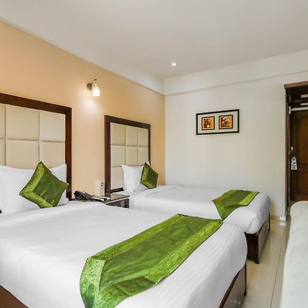 Treebo Trend Hotel Parker Ahmedabad Exterior photo