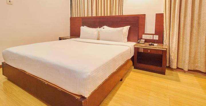 Treebo Trend Hotel Parker Ahmedabad Exterior photo