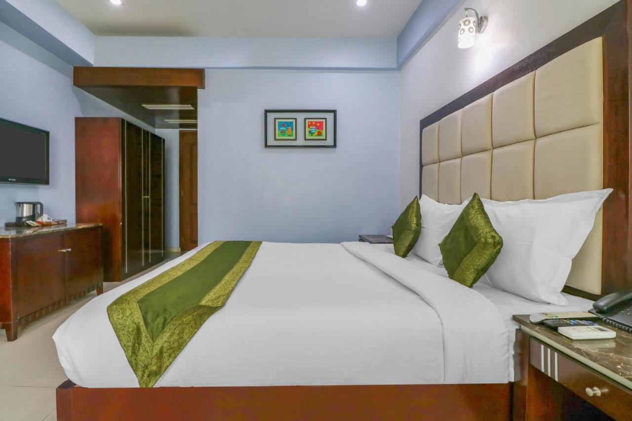 Treebo Trend Hotel Parker Ahmedabad Exterior photo