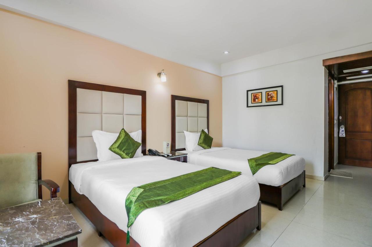 Treebo Trend Hotel Parker Ahmedabad Exterior photo